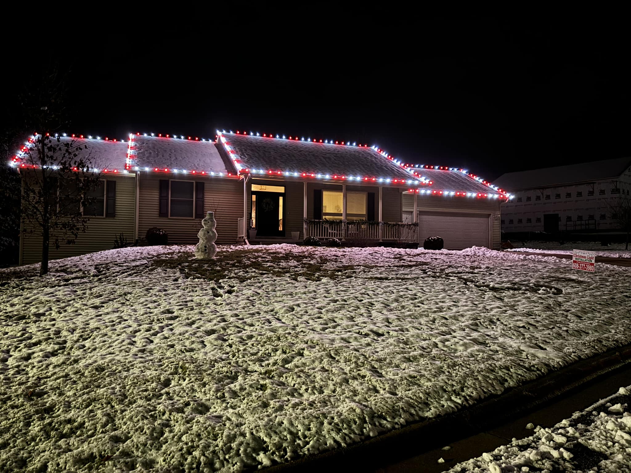 we install holiday lighting